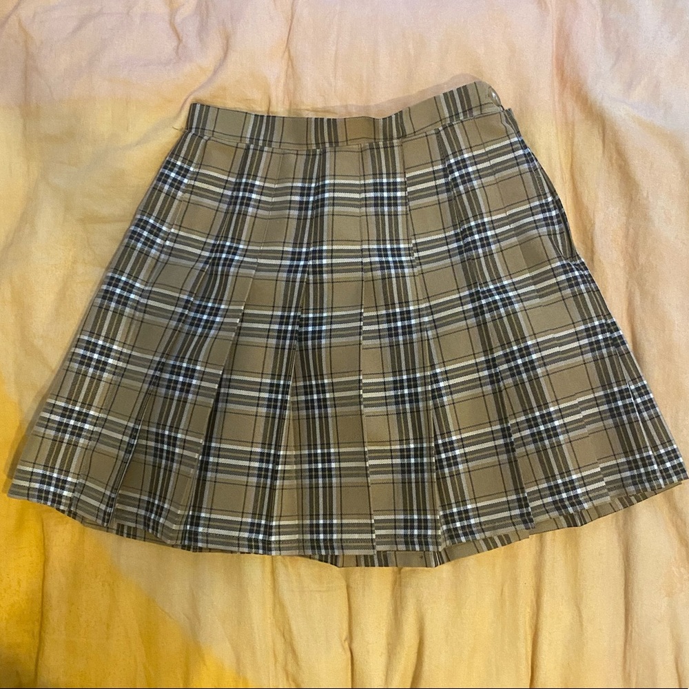 Tan plaid pleated skirt
